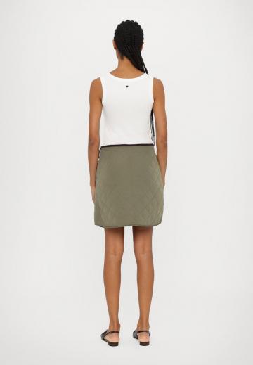 Юбка с накладными карманами