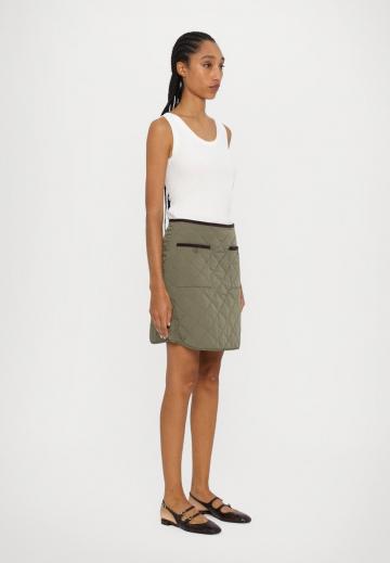 Юбка с накладными карманами