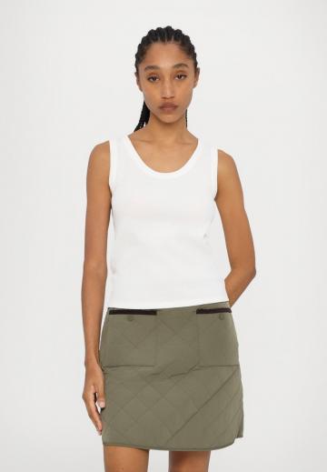 Юбка с накладными карманами