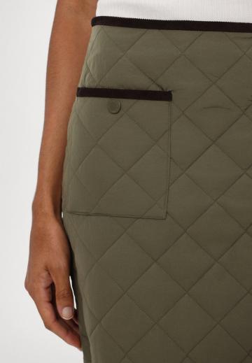 Юбка с накладными карманами