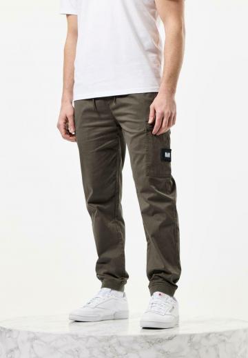 Брюки с накладными карманами