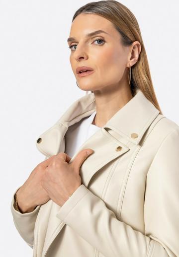 Пальто из искусственной кожи