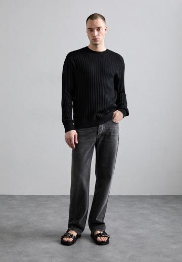 Прямые джинсы