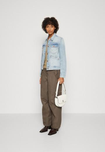 Джинсовая куртка