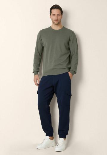 Брюки с накладными карманами