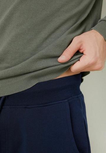 Брюки с накладными карманами