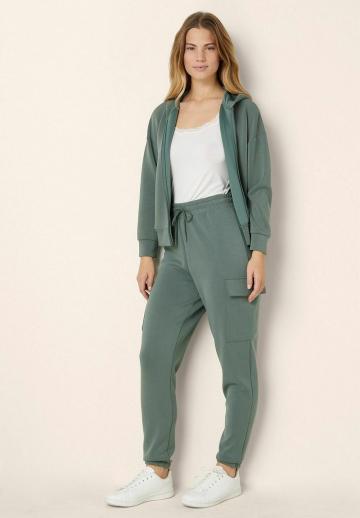 Брюки с накладными карманами