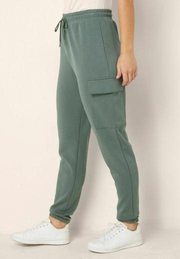 Брюки с накладными карманами