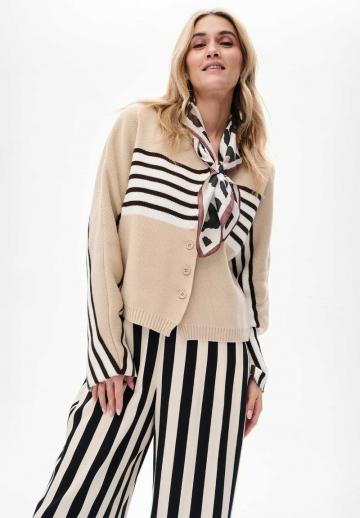 Вязаная кофта