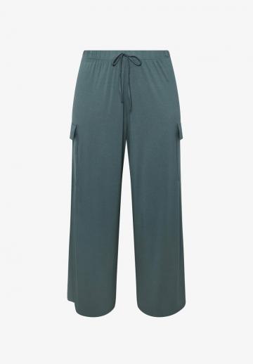 Брюки с накладными карманами