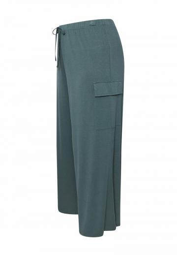 Брюки с накладными карманами