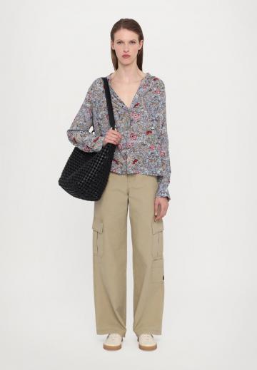 Брюки с накладными карманами