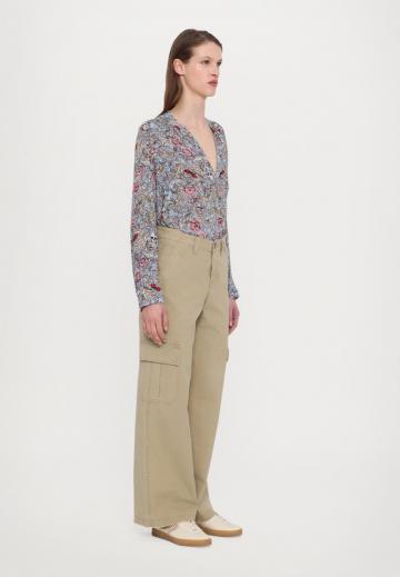 Брюки с накладными карманами