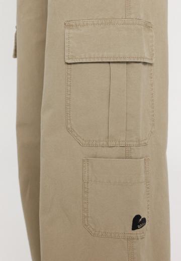 Брюки с накладными карманами