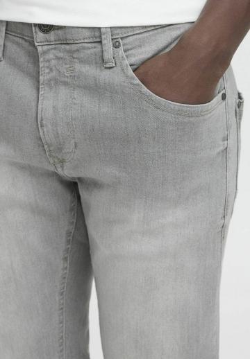 Узкие джинсы