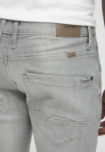 Узкие джинсы