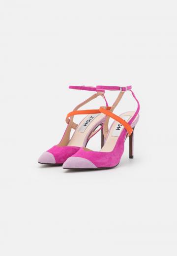 Туфли на высоком каблуке