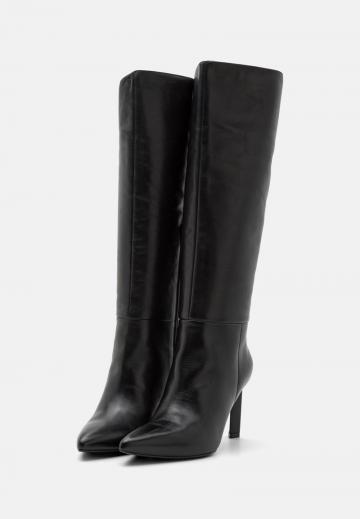 Высокие сапоги