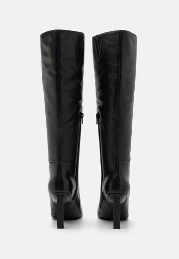 Высокие сапоги