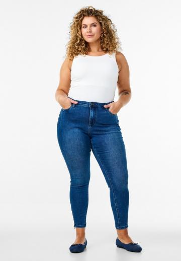 Короткие джинсы