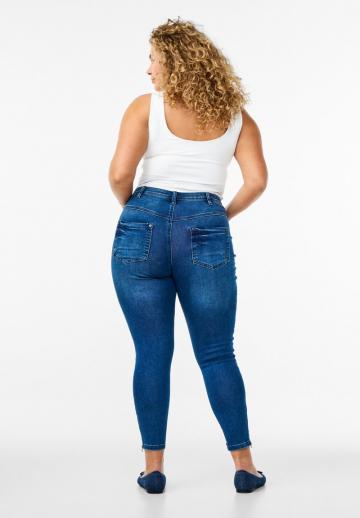 Короткие джинсы