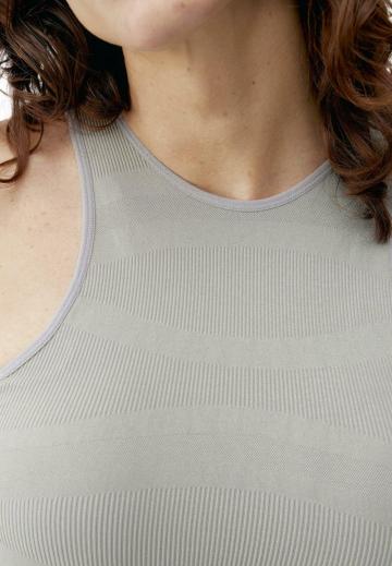 Спортивный бюстгальтер