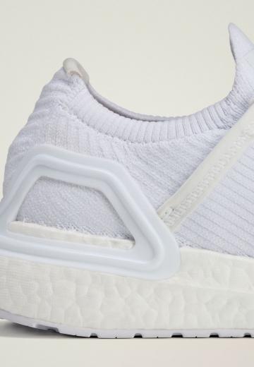 Беговые кроссовки