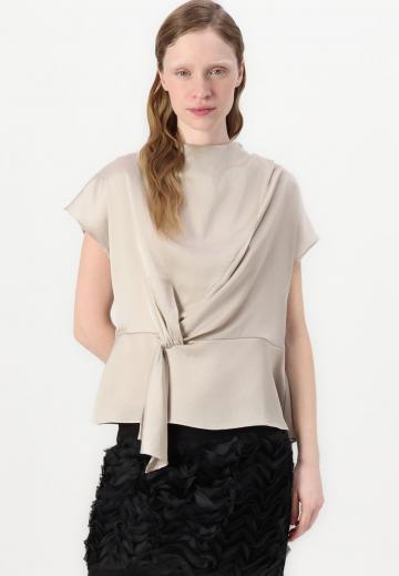 Атласная блузка