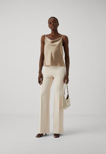 Топ на бретельках