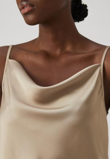 Топ на бретельках