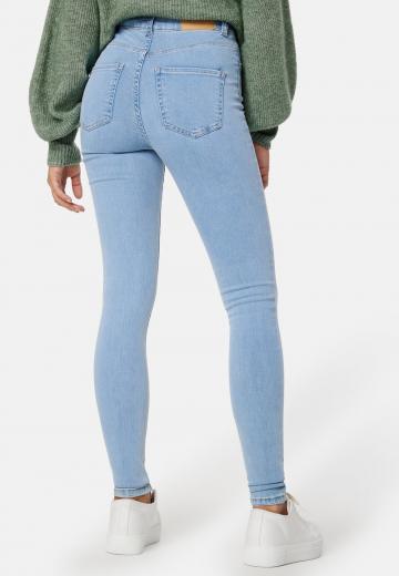 Узкие джинсы