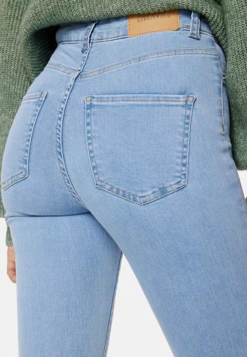 Узкие джинсы