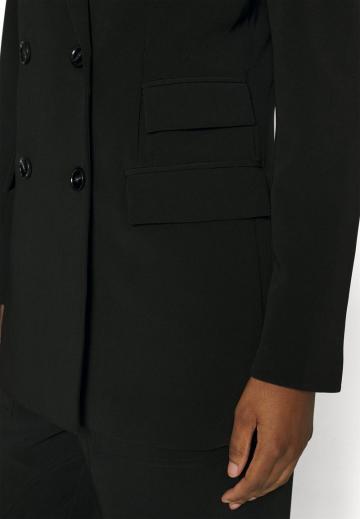 Блейзер с накладными карманами