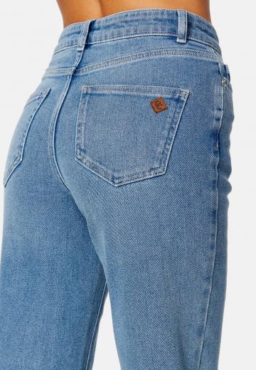 Прямые джинсы