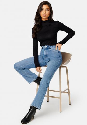 Прямые джинсы