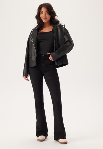 Клешеные джинсы