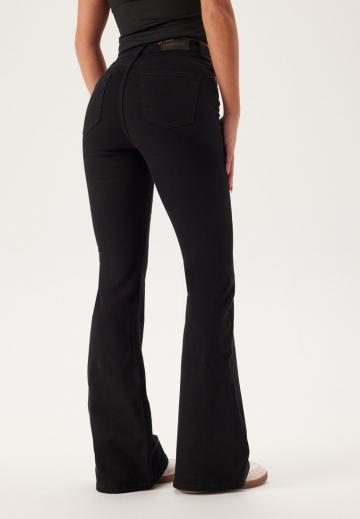 Клешеные джинсы