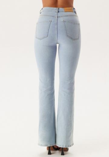 Клешеные джинсы