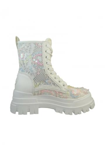 Ботинки на шнуровке