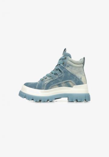 Ботинки на шнуровке