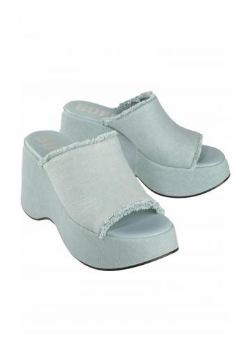 Босоножки на каблуке