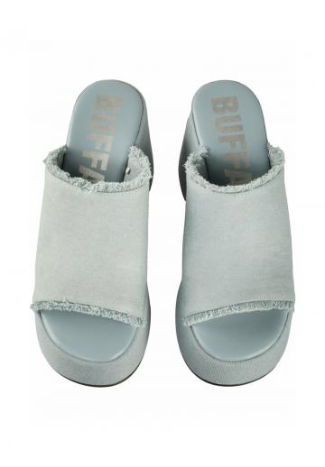 Босоножки на каблуке