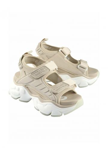 Босоножки на танкетке