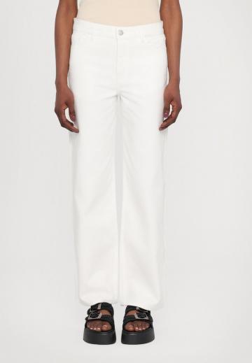 Джинсы бойфренда