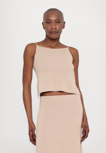 Топ на бретельках