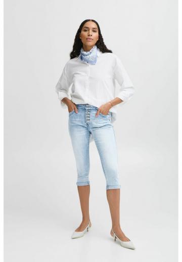 Короткие джинсы