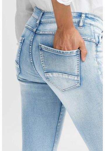 Короткие джинсы