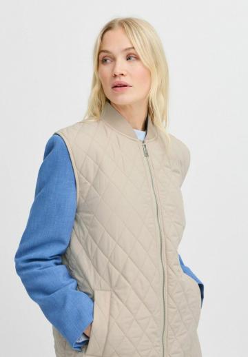 Длинный жилет