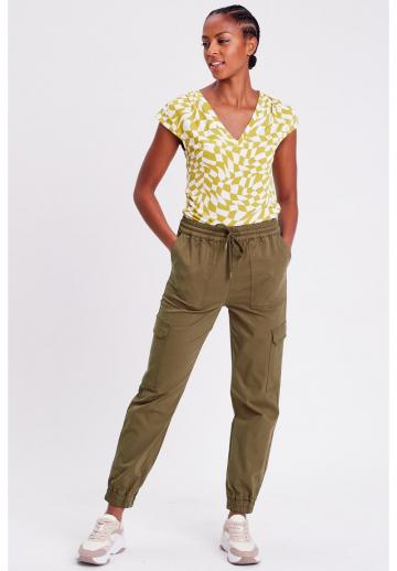 Брюки с накладными карманами