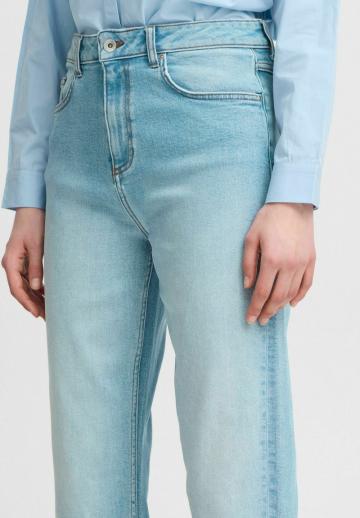 Прямые джинсы